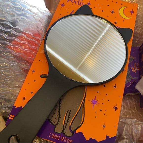 Colourpop Disney Hocus pocus sanderson sisters makeup set - Picture 3 of 10